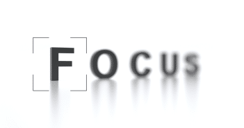 Mécanismes de progression myopique et freination